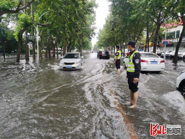 局地雨量已达180毫米 河北邯郸发布暴雨红色预警